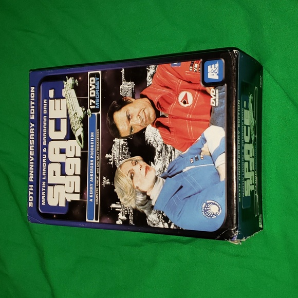 Space 1999 30th Anniversary Edition 17 DVD Box Set - Picture 1 of 6
